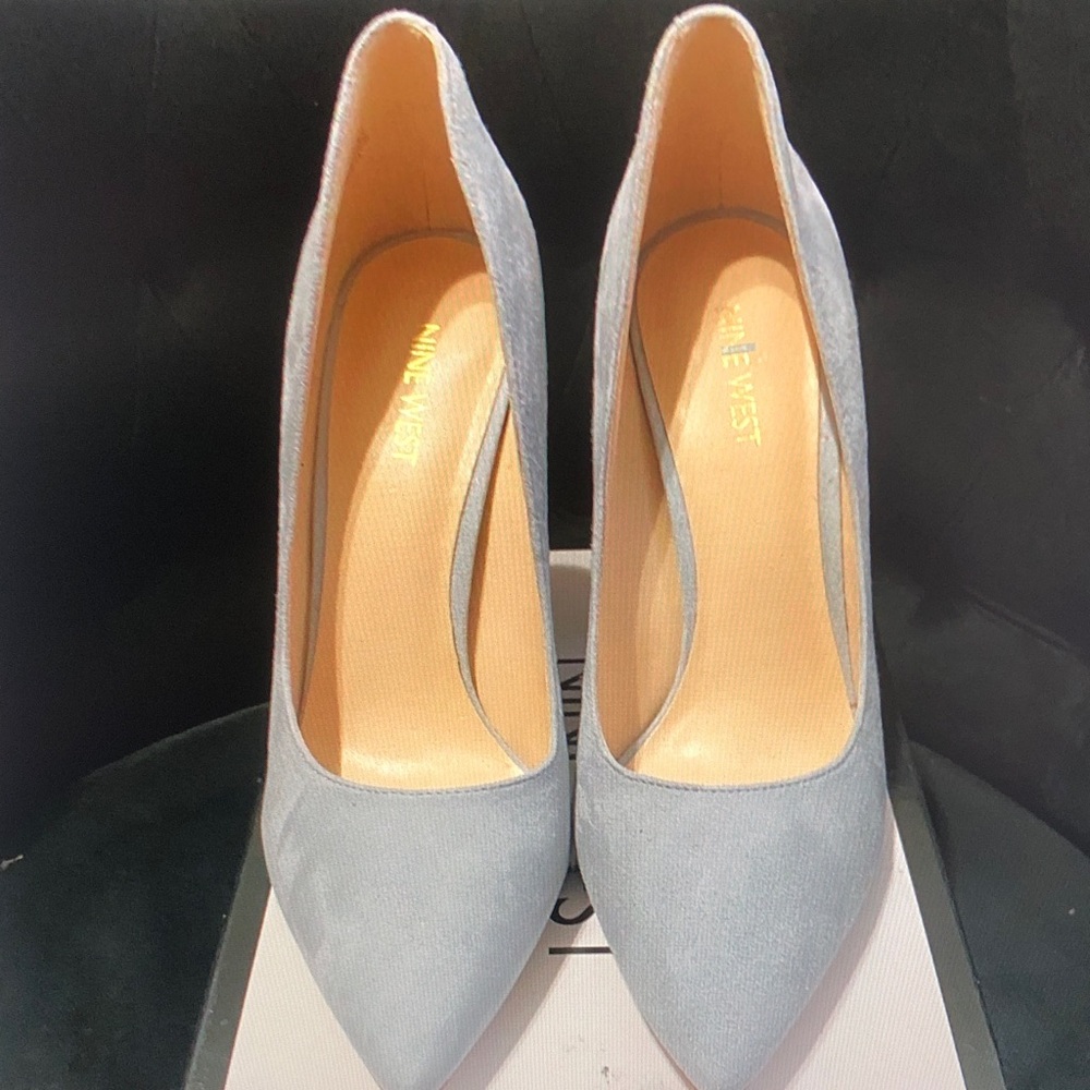 Nine West Light Gray Pointed Toe Suede Pumps - Picture 1 of 6